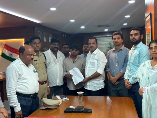 Cheques Distribution